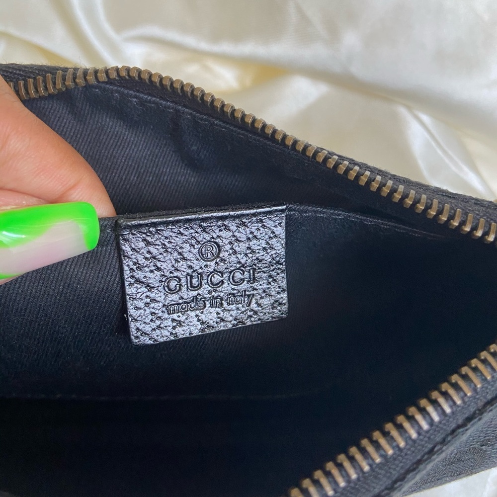 ❌SOLD❌ Authentic Gucci Nailhead Pochette - Picture 5 of 7